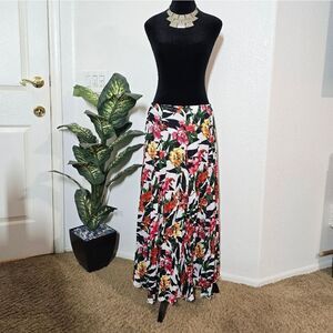 🔥"Zac & Rachel" floral long/maxi skirt, size S.